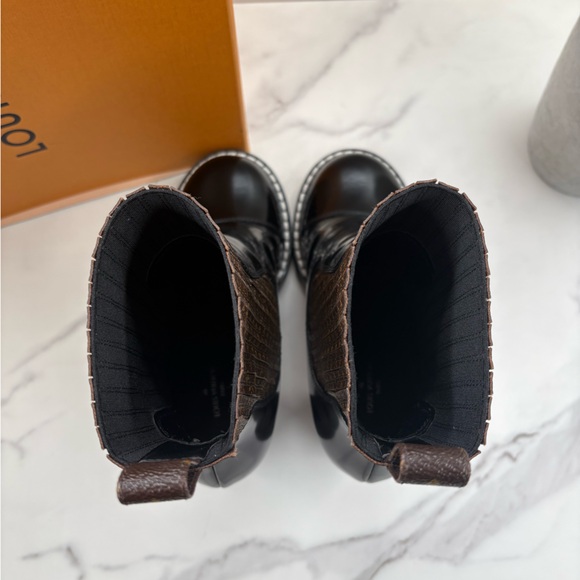 🔥Louis Vuitton•Monogram Patent Leather Star Trail Ankle Boots 37.5 - Picture 6 of 9